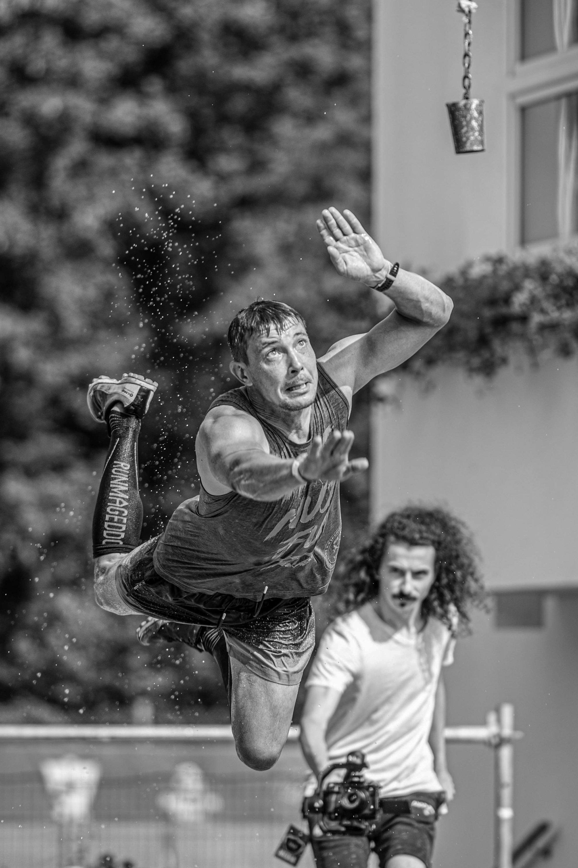 Skok do basenu by Elżbieta Garlacz